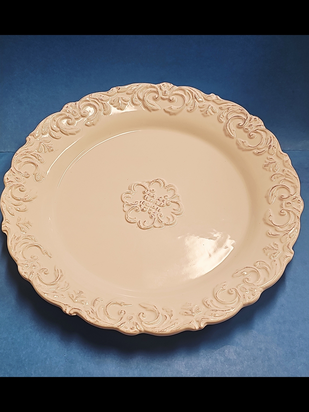 Vintage Home Essentials 9.5" Dinner plate with embossed design